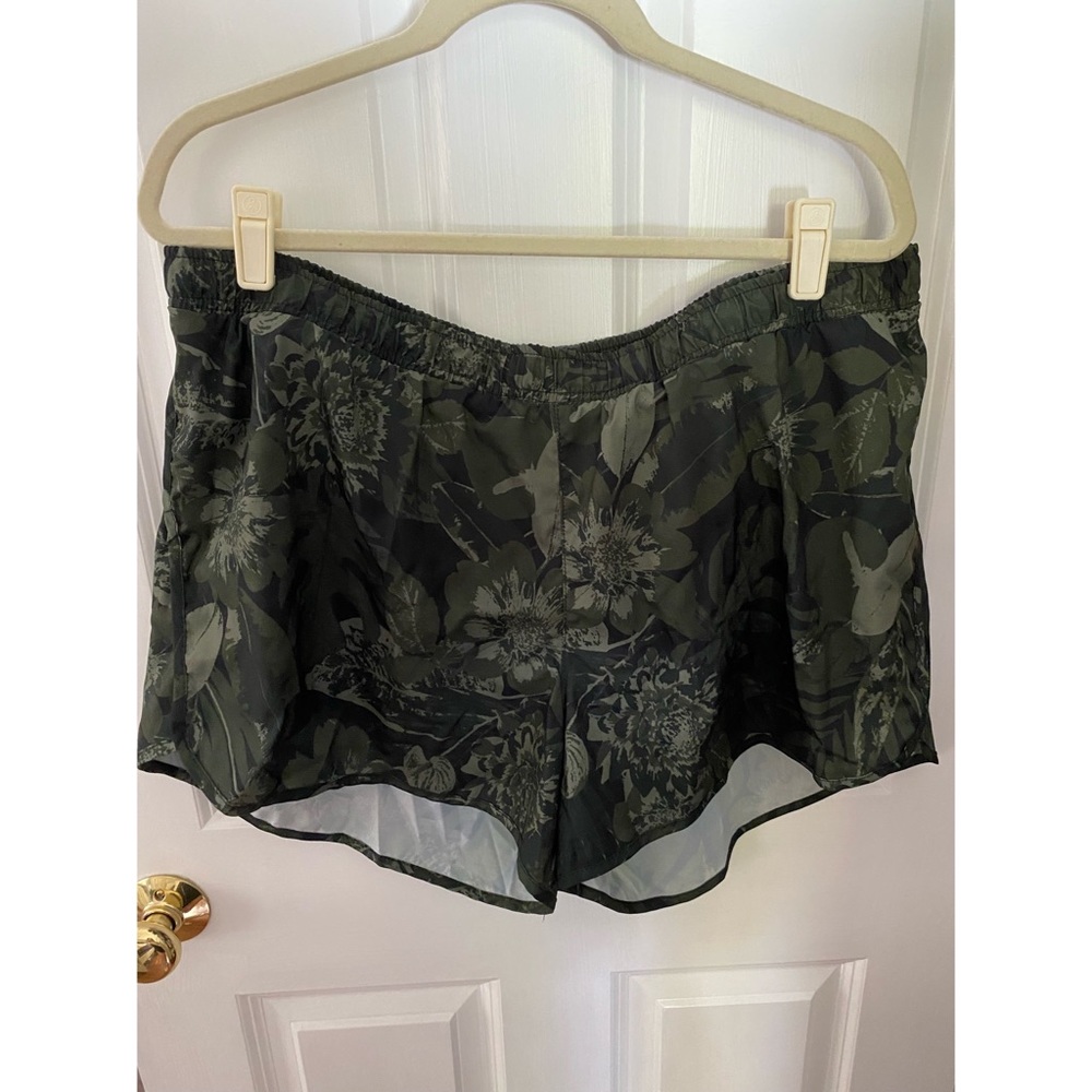 XL Old Navy Green Floral Camo Running Shorts